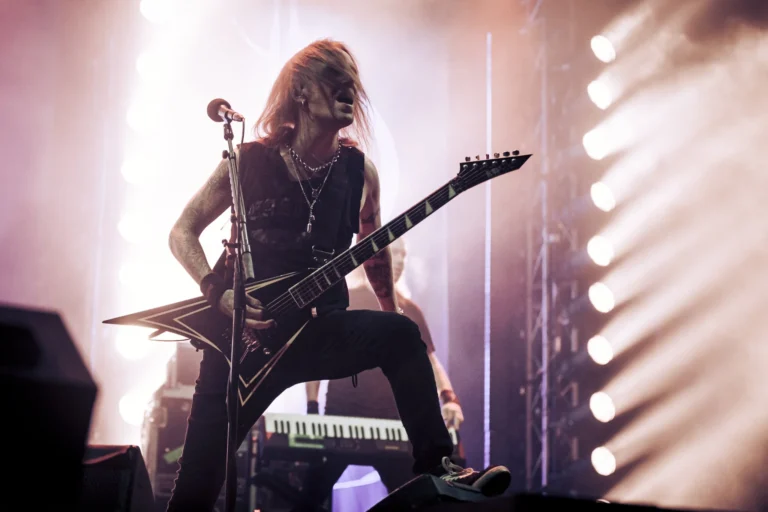 Children of Bodom, Alexi Laiho | Helsinki 2019 Kitaristi Alexi Laiho ja kosketinsoittaja Janne Wirman keikkakuvassa Kaisaniemen puistossa vuonna 2019.