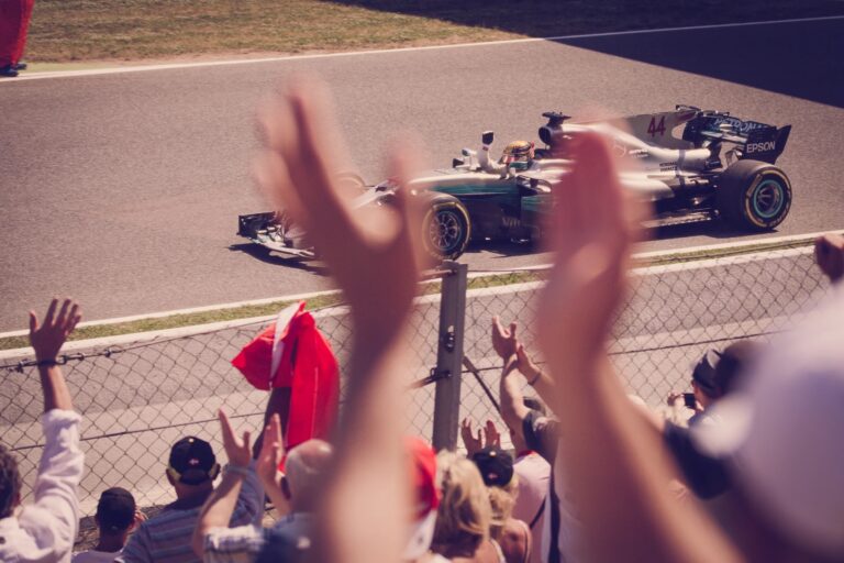 dokumentaarinen-kuvaus-f2-barcelona-lewis-hamilton